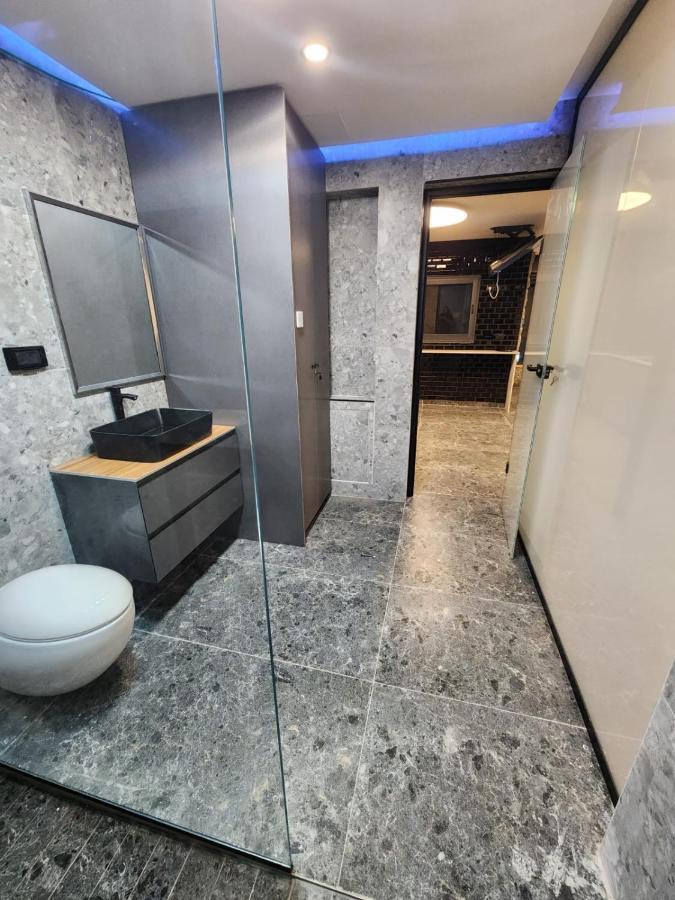 מבנים בים 75 Suites At Sea 하이파 외부 사진
