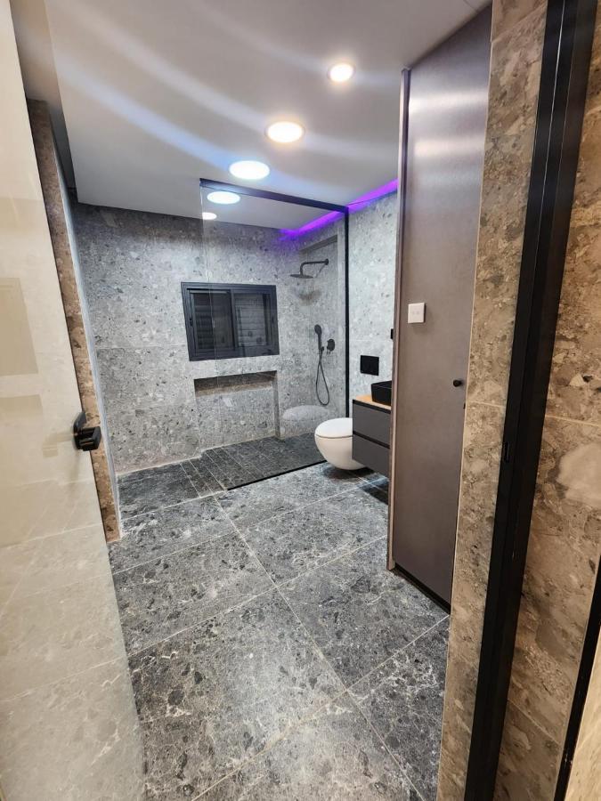 מבנים בים 75 Suites At Sea 하이파 외부 사진