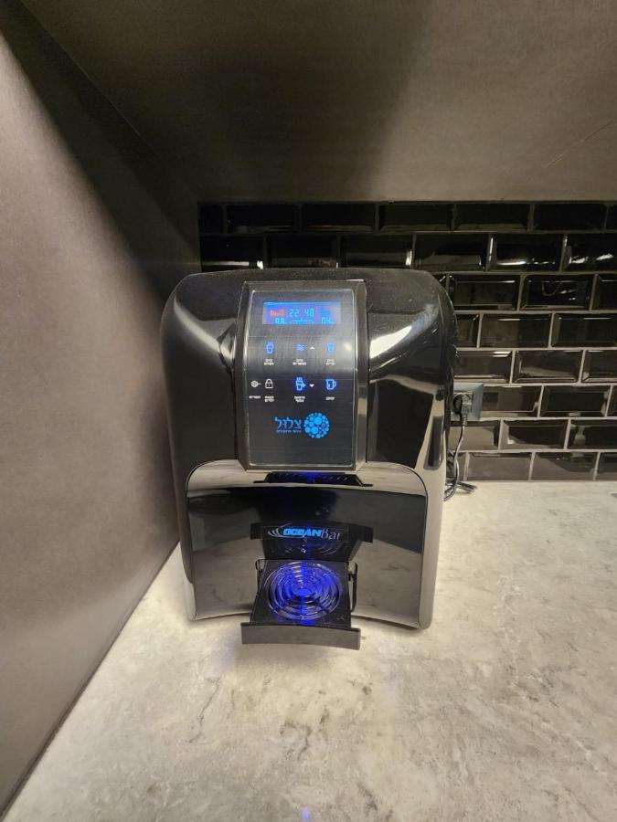 מבנים בים 75 Suites At Sea 하이파 외부 사진