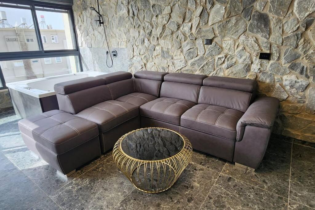 מבנים בים 75 Suites At Sea 하이파 외부 사진