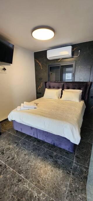 מבנים בים 75 Suites At Sea 하이파 외부 사진