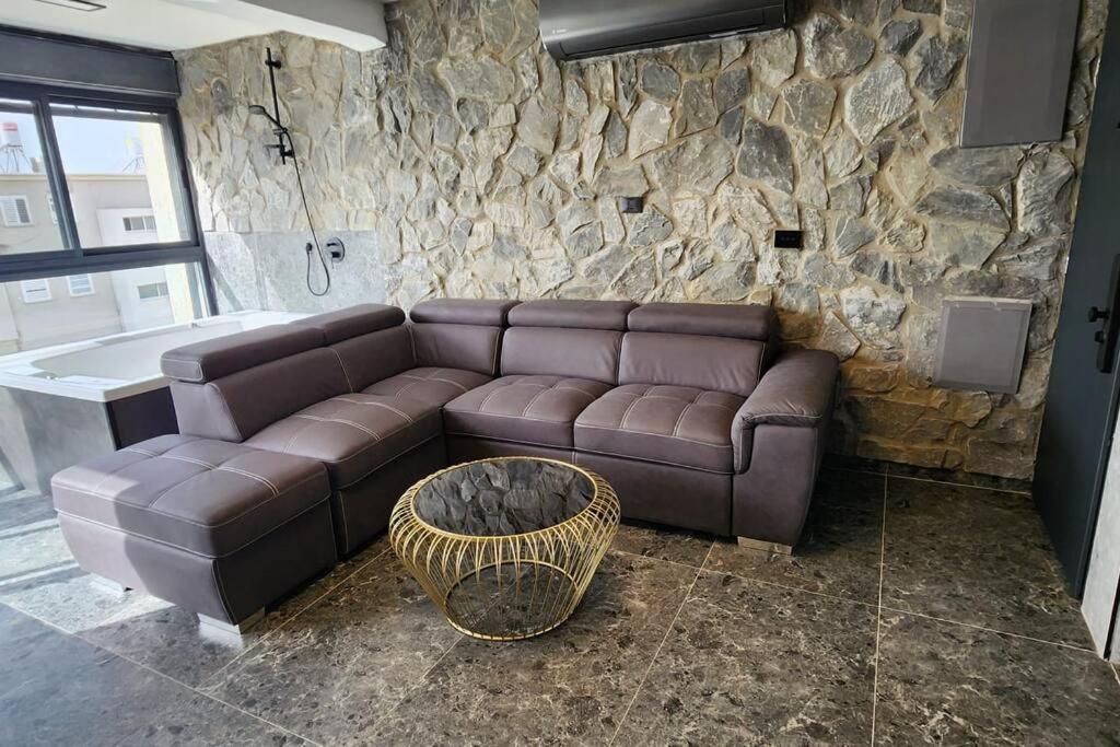 מבנים בים 75 Suites At Sea 하이파 외부 사진